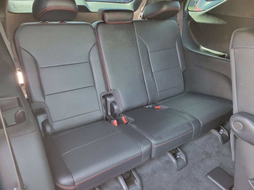 Used 2025 Chevrolet Traverse RS w/ LPO, Floor Liner Package FWD image 23