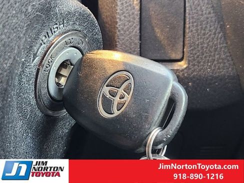 Used 2018 Toyota RAV4 LE image 23