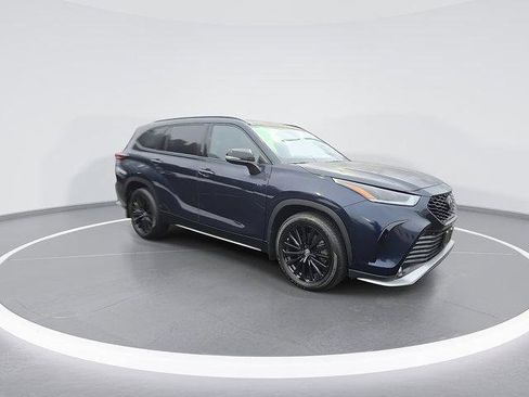 Certified 2024 Toyota Highlander XSE image 3