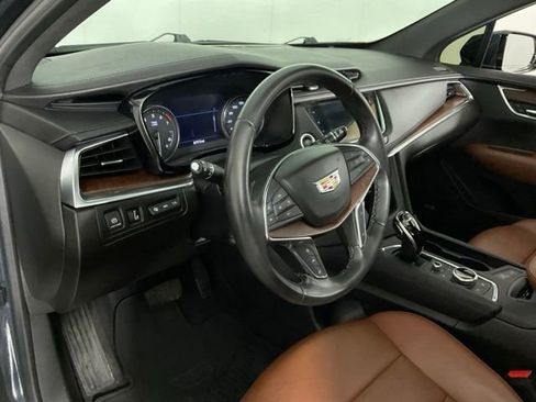 Used 2022 Cadillac XT5 Premium Luxury w/ Technology Package AWD/4WD image 17
