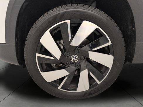 Used 2023 Volkswagen Taos SEL AWD/4WD image 3