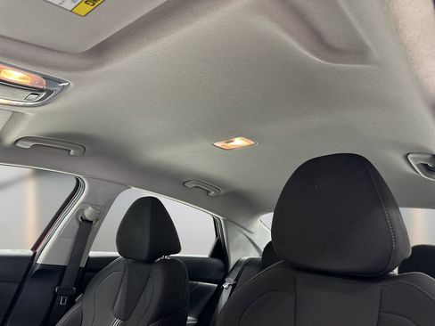 Certified 2024 Hyundai Elantra SEL FWD image 18