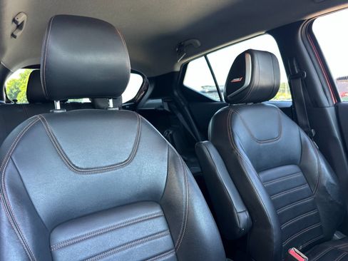 Used 2019 Nissan Kicks SR w/ SR Premium Package FWD image 16