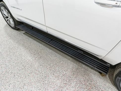 Used 2023 GMC Yukon XL Denali w/ Denali Reserve Package image 11