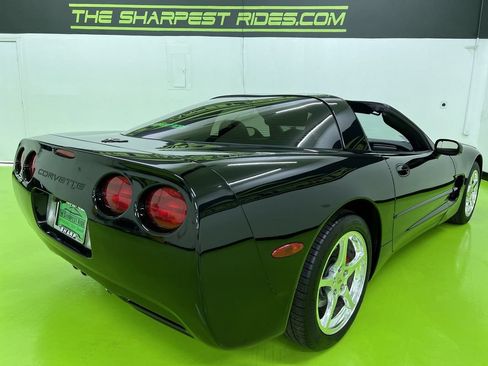 Used 2004 Chevrolet Corvette Coupe w/ Roof Package RWD image 10