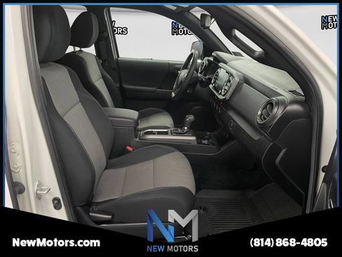 Used 2022 Toyota Tacoma TRD Sport AWD/4WD image 13
