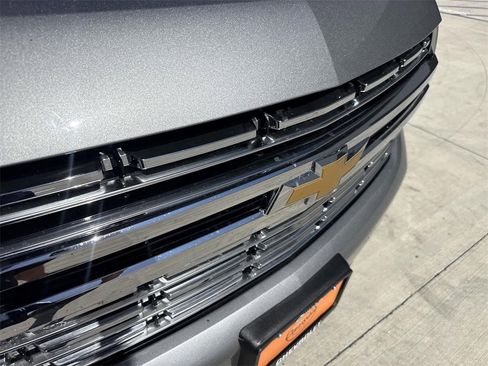 Used 2023 Chevrolet Suburban Premier image 28