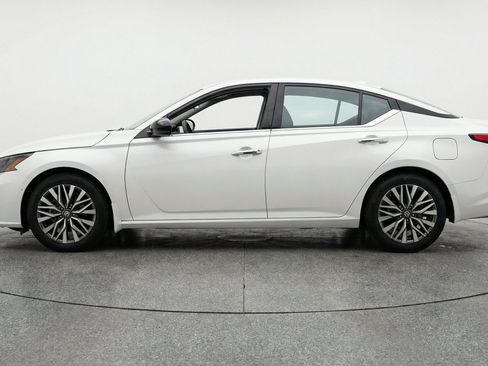 Used 2025 Nissan Altima 2.5 SV FWD image 5