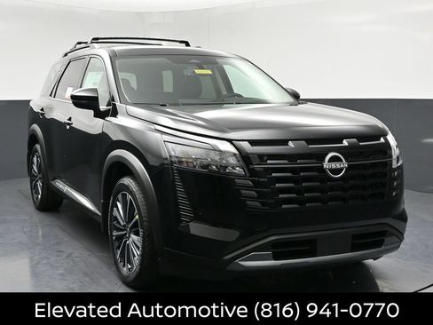 New 2026 Nissan Pathfinder Platinum image 1