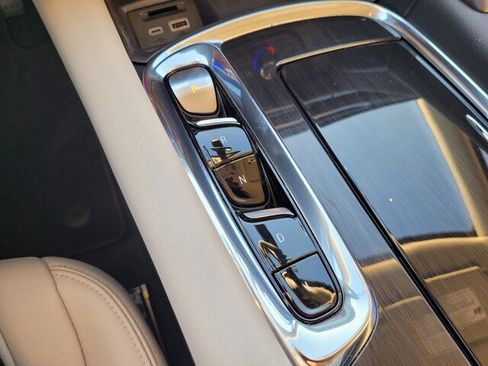 Used 2023 Buick Enclave Essence image 30