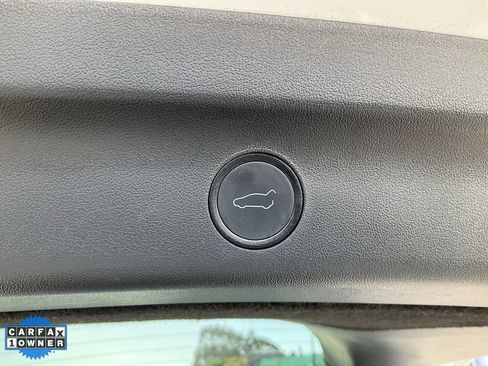 Used 2021 Tesla Model Y Long Range image 9