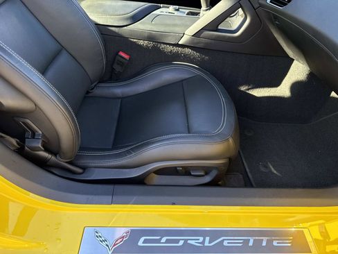 Used 2019 Chevrolet Corvette Stingray Coupe w/ Carbon Flash Badge Package image 17