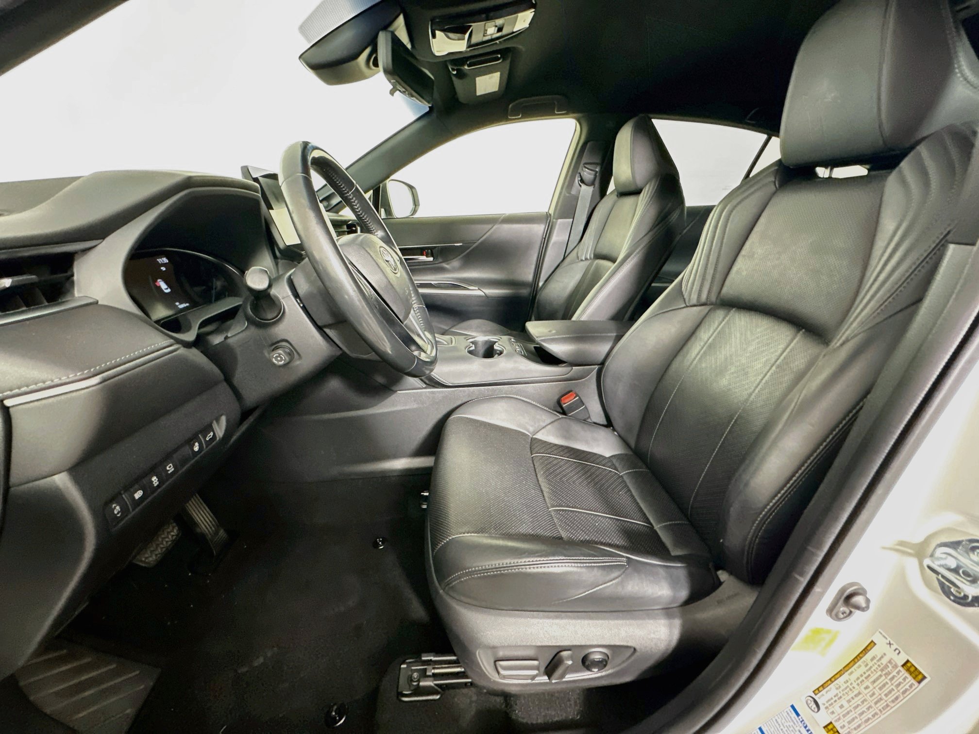 Used 2021 Toyota Venza Limited w/ Carpet Mat Package (TMS) AWD/4WD image 13
