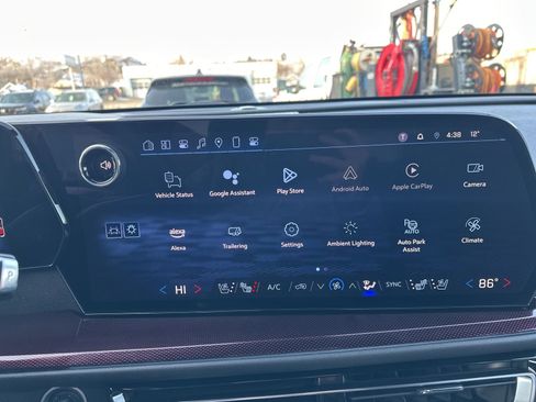 Used 2024 Chevrolet Traverse RS image 58