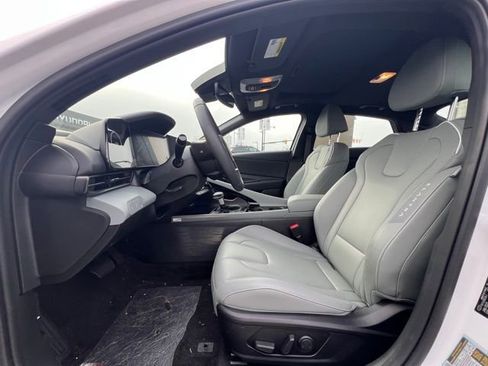 Certified 2025 Hyundai Elantra Limited image 14