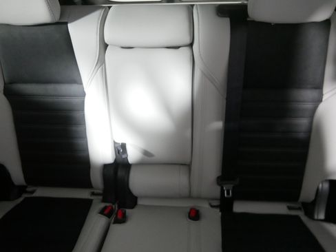 New 2025 Mitsubishi Outlander SE image 3