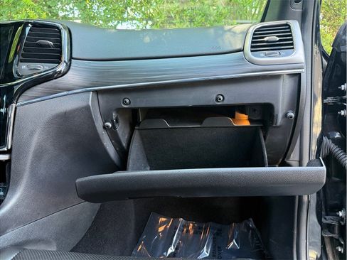 Used 2019 Jeep Grand Cherokee Limited w/ Luxury Group II RWD image 46