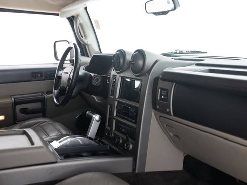 Used 2003 HUMMER H2 w/ Preferred Equipment Group AWD/4WD image 34