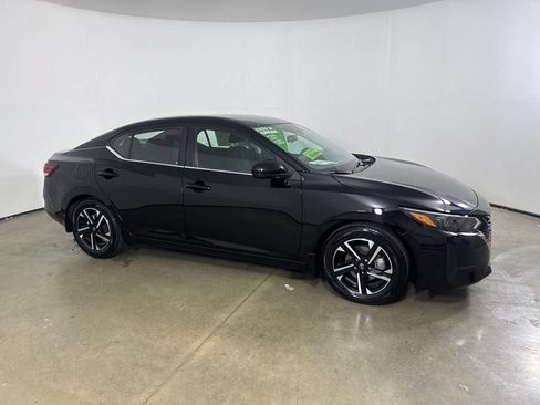 Used 2025 Nissan Sentra SV FWD image 3