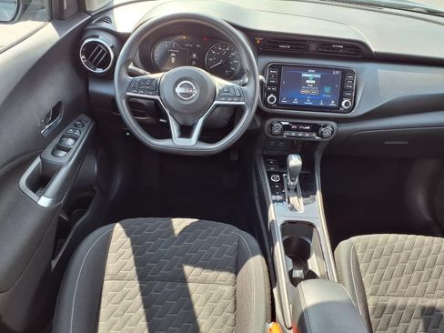 Used 2022 Nissan Kicks SV FWD image 3