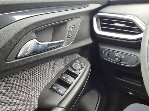 Used 2023 Chevrolet TrailBlazer LS image 23