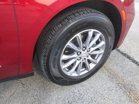 Used 2023 Buick Enclave Essence image 10