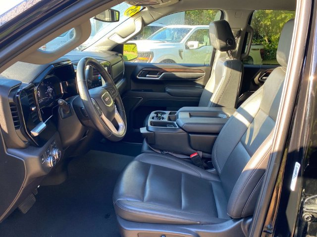Used 2025 GMC Sierra 1500 SLT AWD/4WD image 11