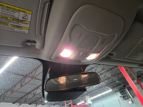 Used 2018 Jeep Renegade Latitude w/ Advanced Technology Group image 20