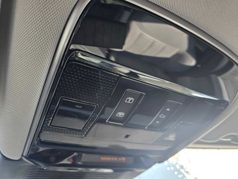Used 2024 Land Rover Range Rover Sport SE image 33