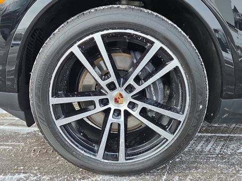 Used 2025 Porsche Cayenne Coupe AWD/4WD image 24