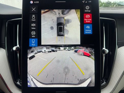 New 2026 Volvo XC60 B5 Ultra w/ Protection Package Premier AWD/4WD image 19