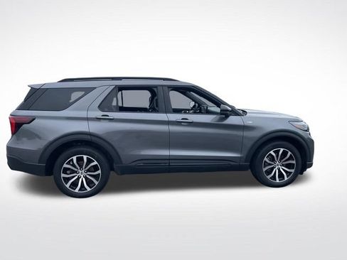 Used 2025 Ford Explorer ST-Line AWD/4WD image 9