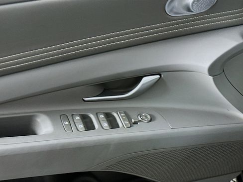 Used 2025 Hyundai Elantra SEL image 15