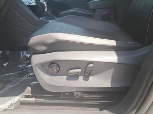 Certified 2023 Volkswagen Tiguan SE R-Line FWD image 26