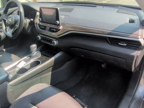 Used 2024 Nissan Altima 2.5 SV FWD image 30