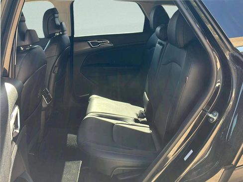 Used 2025 Kia Sportage EX image 17