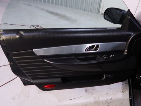 Used 2004 Ford Thunderbird Deluxe image 17