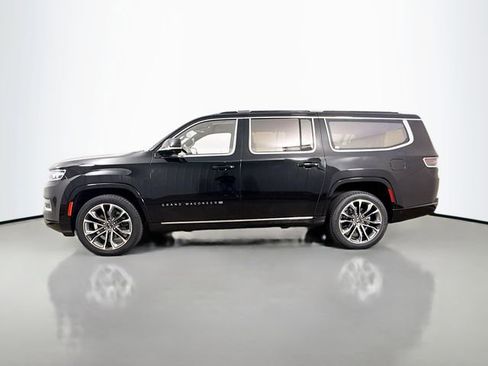 Used 2023 Jeep Grand Wagoneer L Series III w/ Rear Seat Video Group 1 AWD/4WD image 4