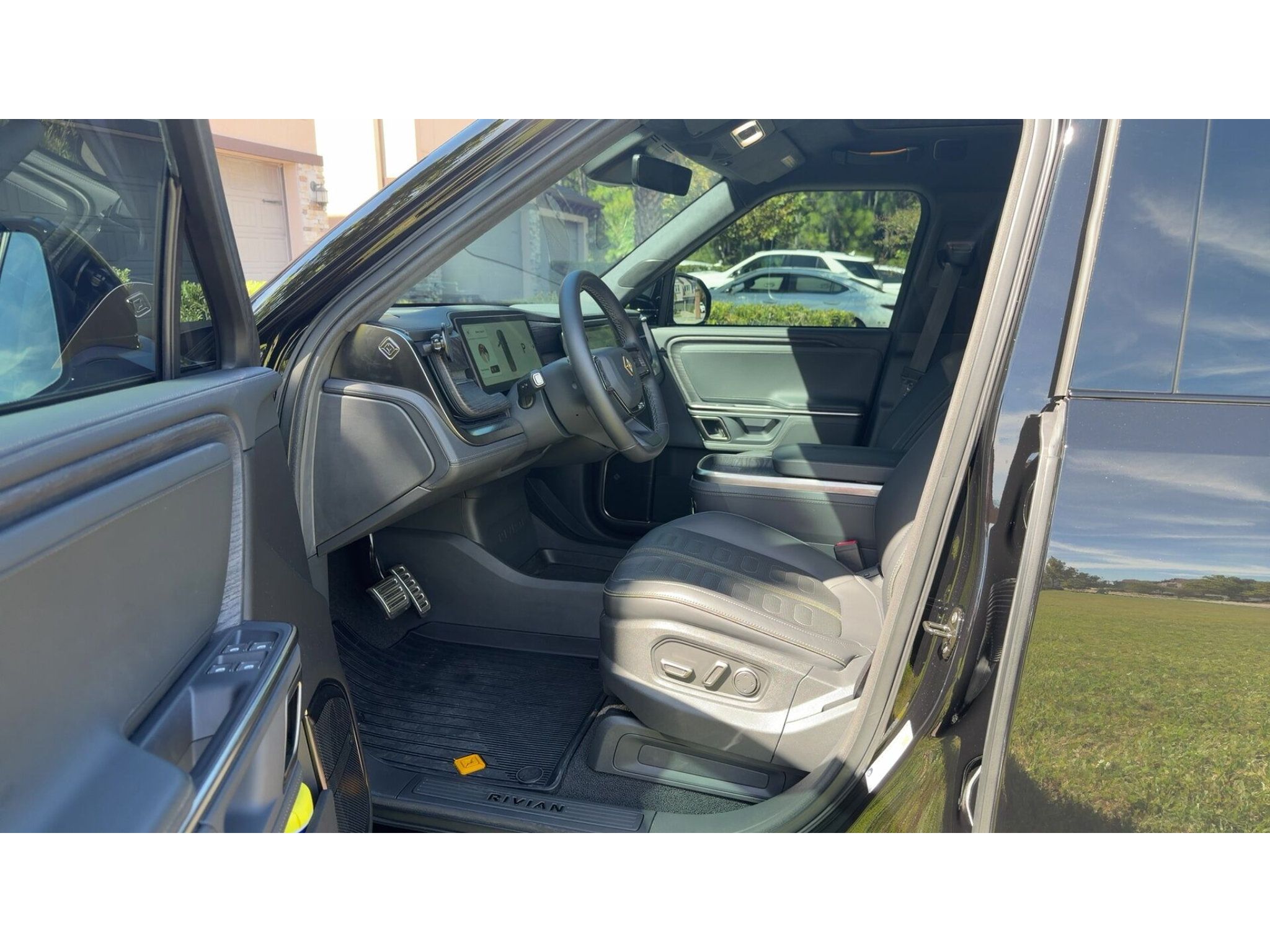 Used 2023 Rivian R1T Adventure Dual AWD/4WD image 10