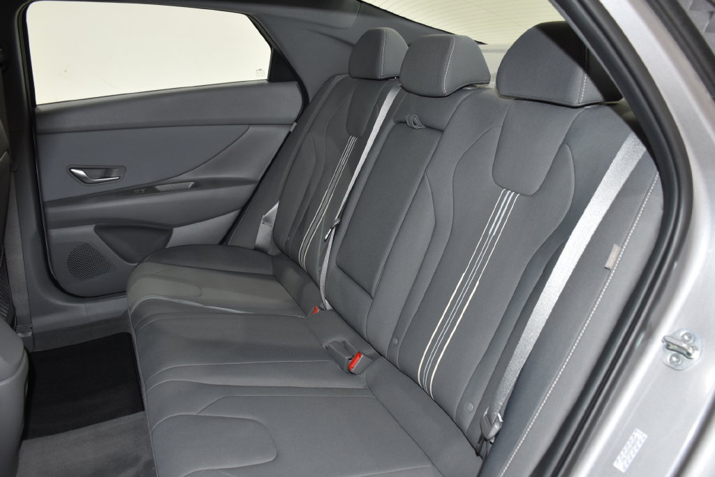 Used 2025 Hyundai Elantra SEL FWD image 32