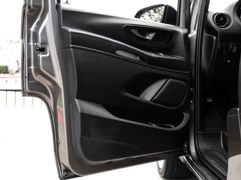 Used 2017 Mercedes-Benz Metris Passenger w/ Driver Efficiency Package image 41