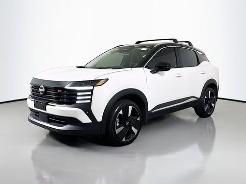 Used 2026 Nissan Kicks SR w/ SR Premium Package FWD image 4