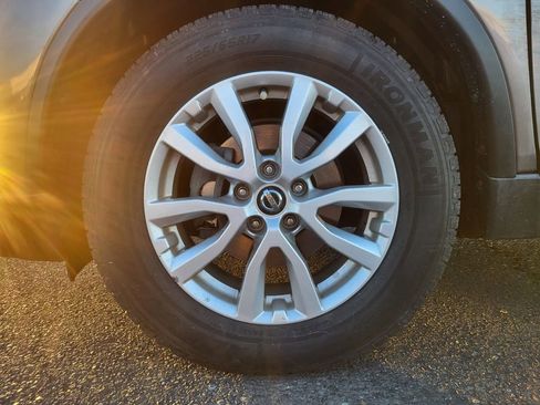 Used 2017 Nissan Rogue SV image 10