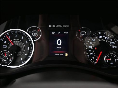 Used 2024 RAM 2500 Tradesman w/ Chrome Appearance Group image 9