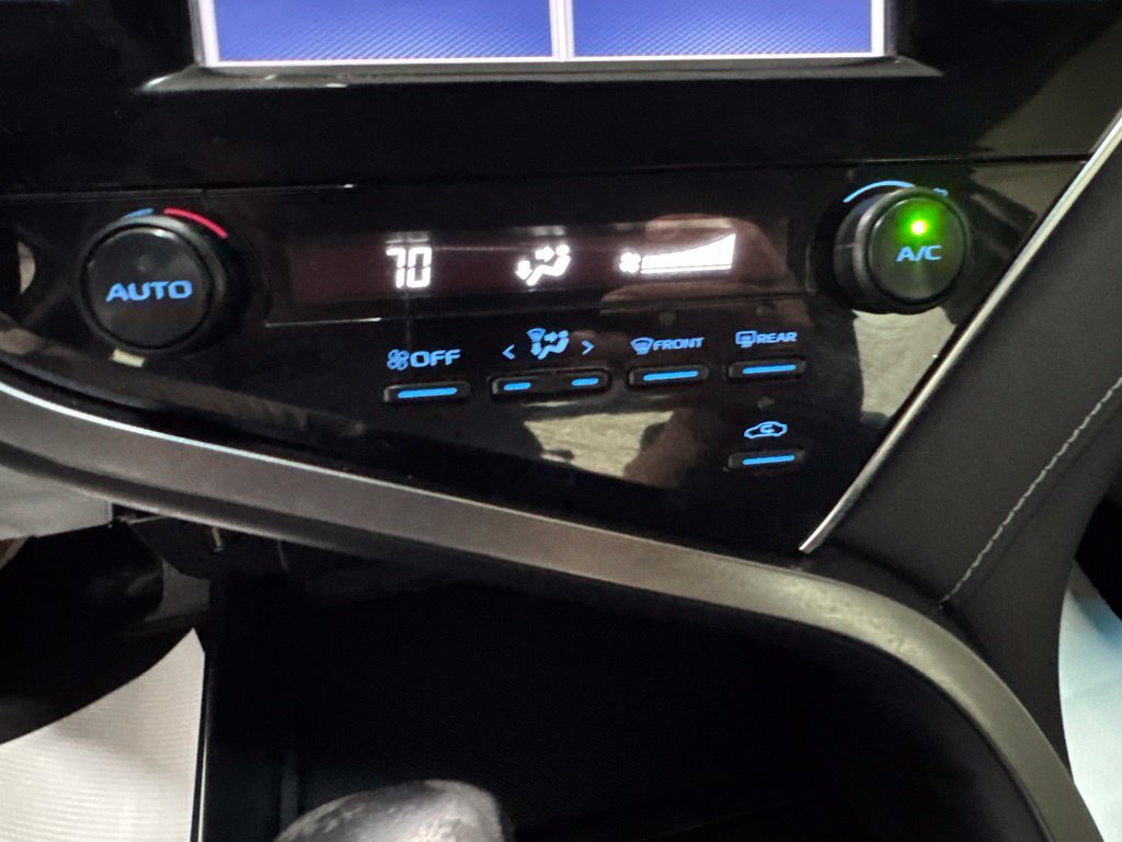 Used 2018 Toyota Camry SE FWD image 20