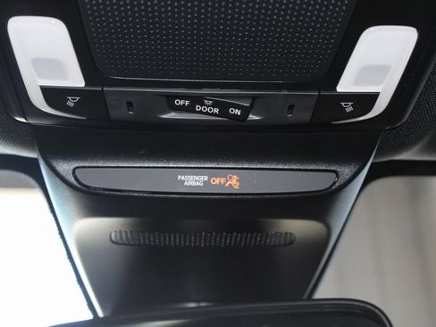 Certified 2025 Honda HR-V Sport image 36