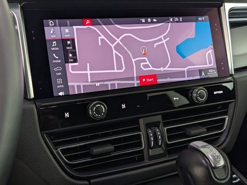 Certified 2023 Porsche Macan S AWD/4WD image 33