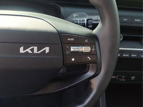Used 2025 Kia K4 LXS image 6