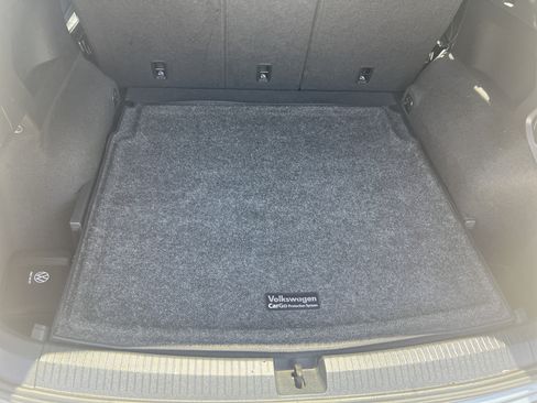 Certified 2024 Volkswagen Tiguan SE R-Line AWD/4WD image 29