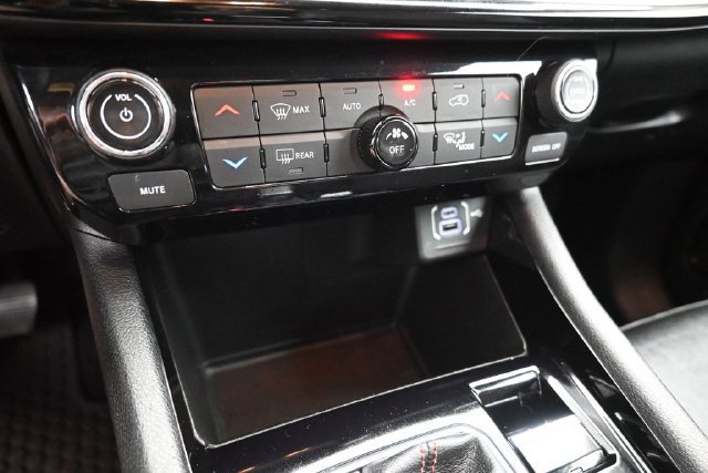 Used 2022 Jeep Compass Trailhawk w/ Trailhawk Convenience Group AWD/4WD image 19
